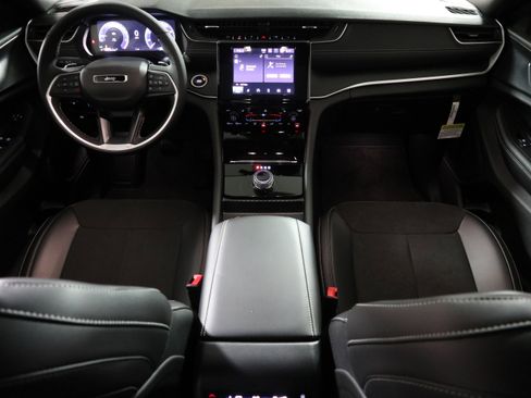 New 2025 Jeep Grand Cherokee L Altitude image 16