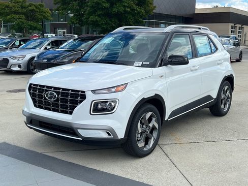 New 2025 Hyundai Venue Limited image 1