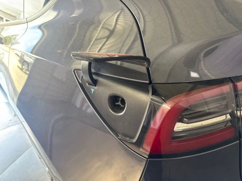 Used 2023 Tesla Model Y Long Range AWD/4WD image 11