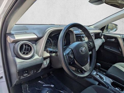 Used 2018 Toyota RAV4 XLE AWD/4WD image 10