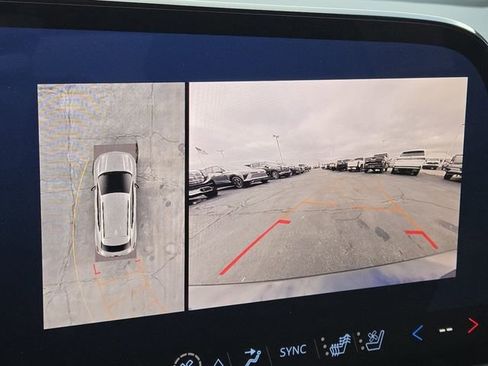 Used 2024 Chevrolet Equinox EV LT image 3