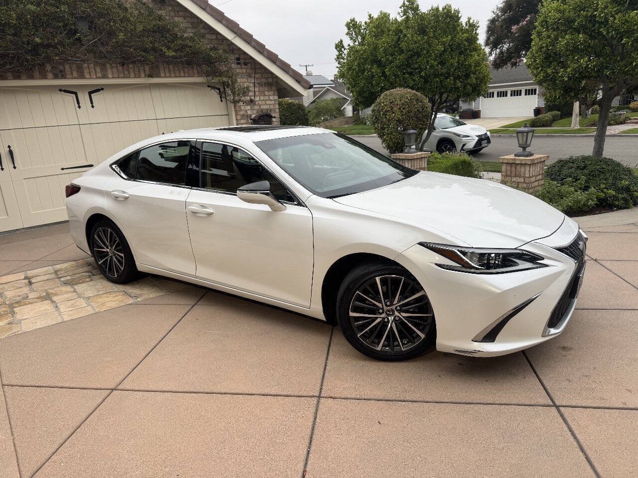 Used 2023 Lexus ES 350 w/ Premium Package FWD image 7