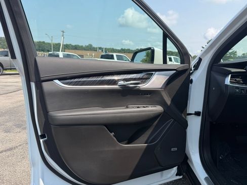 Used 2024 Cadillac XT6 Premium Luxury w/ LPO, Floor Liner Package AWD/4WD image 17