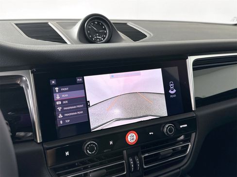 Certified 2025 Porsche Macan image 23