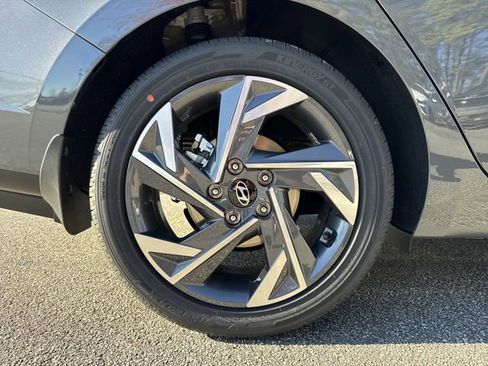 New 2026 Hyundai Elantra Limited image 17