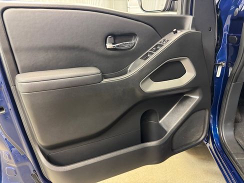 Used 2022 Nissan Frontier SV image 8