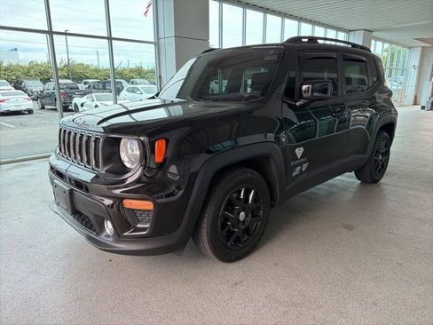 Used 2019 Jeep Renegade Latitude FWD image 3