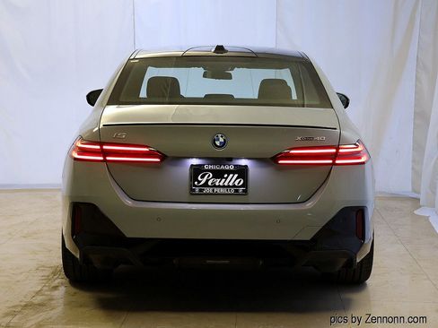 Used 2026 BMW i5 eDrive40 w/ M Sport Package image 9