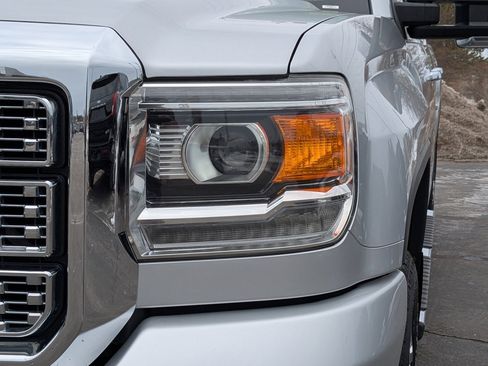 Used 2018 GMC Sierra 2500 Denali image 10