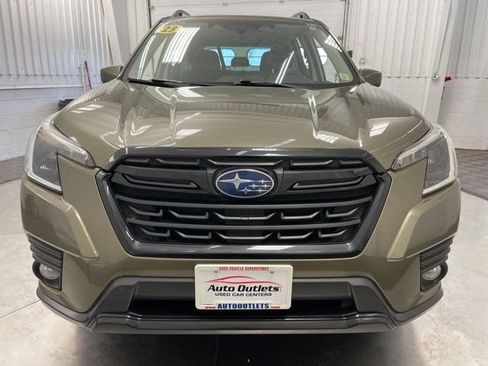 Used 2023 Subaru Forester Premium AWD/4WD image 2