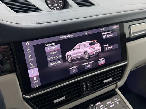 Used 2020 Porsche Cayenne Turbo AWD/4WD image 27