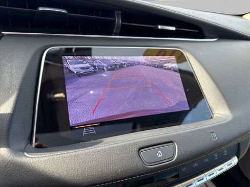 Used 2019 Cadillac XT4 Luxury w/ Cold Weather Package AWD/4WD image 32