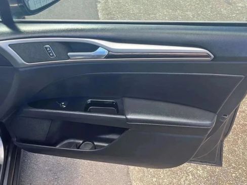Used 2016 Ford Fusion Energi SE FWD image 6