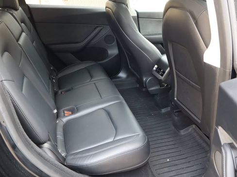 Used 2025 Tesla Model Y Long Range RWD image 15