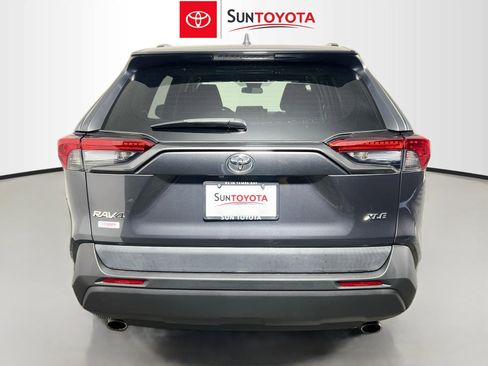 Used 2019 Toyota RAV4 XLE FWD image 5