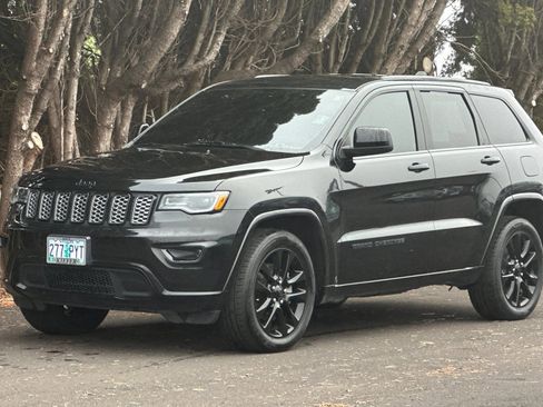 Used 2021 Jeep Grand Cherokee Laredo X image 8
