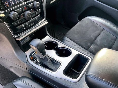 Used 2019 Jeep Grand Cherokee Altitude image 16