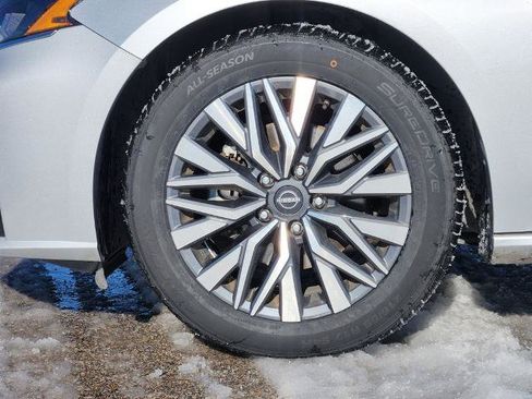 Certified 2024 Nissan Altima 2.5 SV FWD image 6