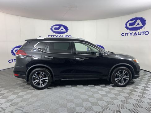 Used 2020 Nissan Rogue SV w/ Premium Package FWD image 2