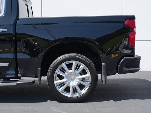 Certified 2022 Chevrolet Silverado 1500 High Country w/ High Country Premium Package AWD/4WD image 11