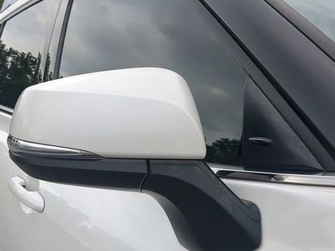 Used 2020 Toyota Highlander XLE AWD/4WD image 11