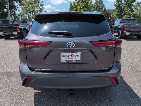 Used 2021 Toyota Highlander XLE FWD image 5