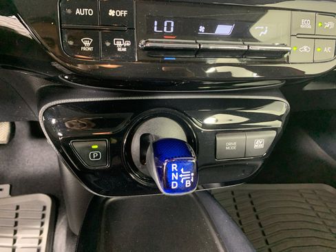 Used 2021 Toyota Prius LE image 25
