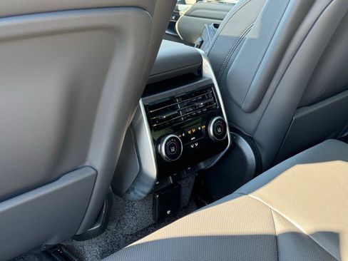 New 2025 Land Rover Range Rover Long Wheelbase SE image 18