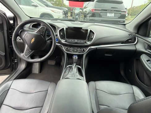 Used 2016 Chevrolet Volt Premier w/ Driver Confidence Package FWD image 9