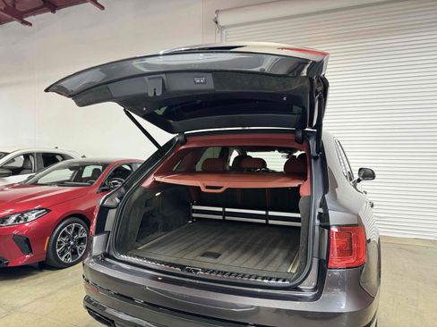 Used 2018 Bentley Bentayga AWD/4WD image 55