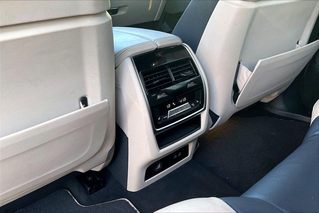 Used 2021 BMW X7 M50i AWD/4WD image 12