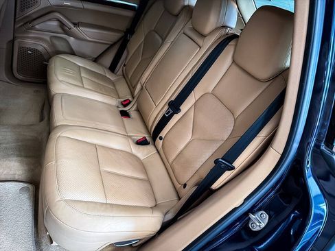 Used 2013 Porsche Cayenne Diesel AWD/4WD image 22
