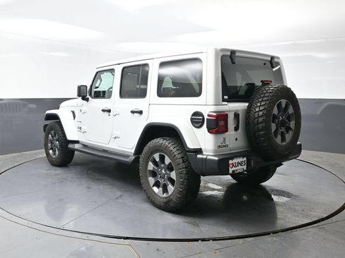 Used 2018 Jeep Wrangler Unlimited Sahara AWD/4WD image 9