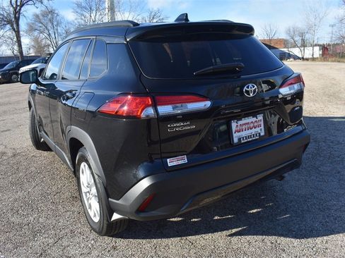 Used 2024 Toyota Corolla Cross LE w/ Moonroof Package image 5