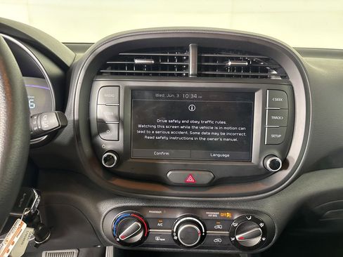 Used 2025 Kia Soul LX w/ LX Technology Package FWD image 13