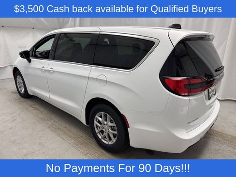 New 2026 Chrysler Pacifica Select image 5