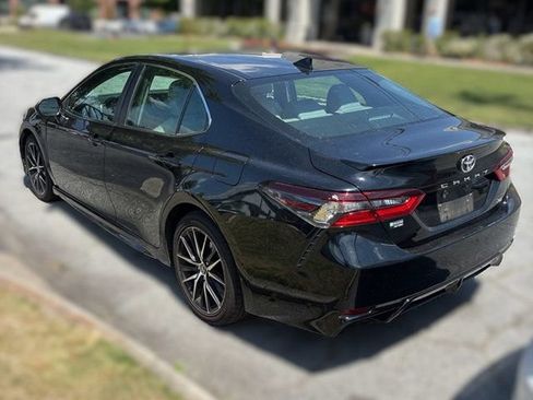 Used 2021 Toyota Camry SE FWD image 2