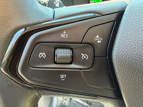 Used 2023 Chevrolet Bolt EUV Premier w/ Sun & Sound Package FWD image 14