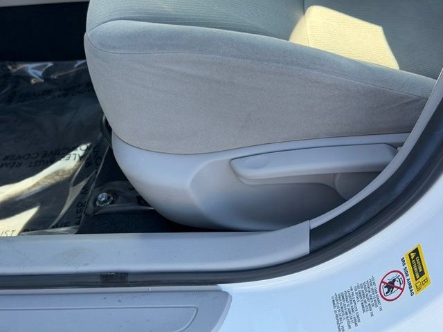 Used 2013 Toyota Corolla LE FWD image 15