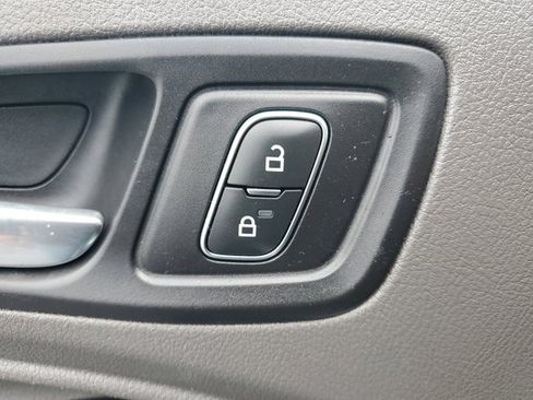 Used 2022 Ford Transit Connect XLT image 23