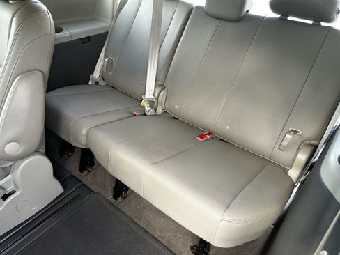 Used 2016 Toyota Sienna XLE Premium image 11