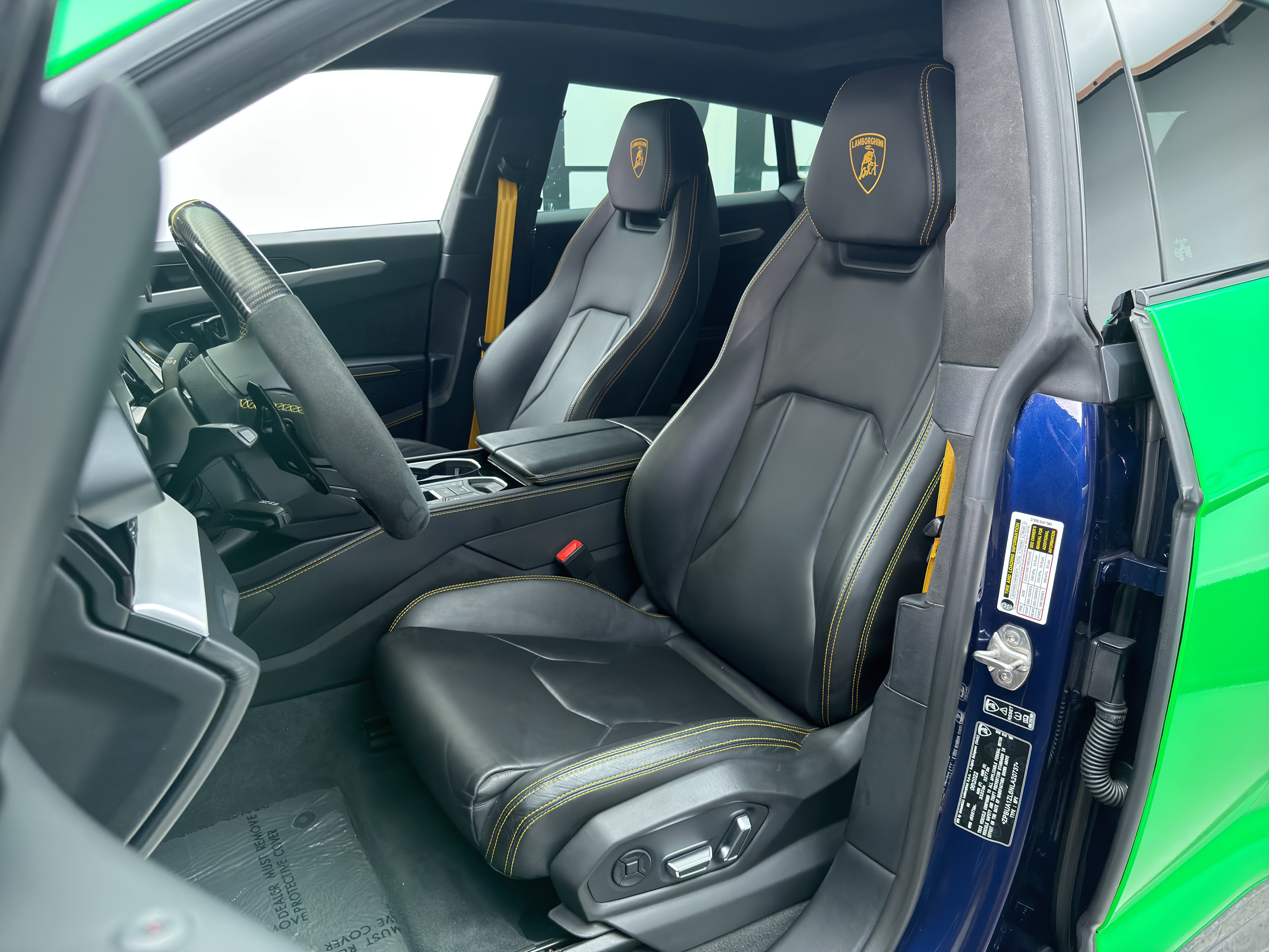 Used 2022 Lamborghini Urus AWD/4WD image 15