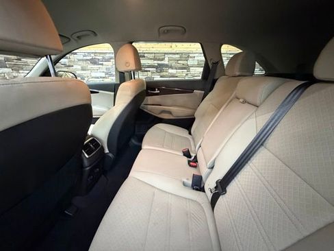 Used 2018 Kia Sorento AWD image 26