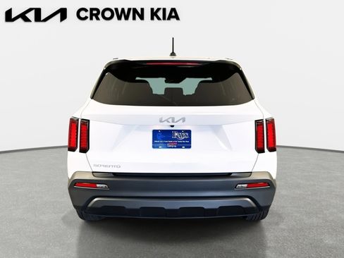 Used 2023 Kia Sorento LX image 6