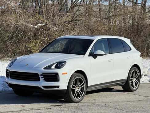 Certified 2022 Porsche Cayenne Platinum Edition image 1