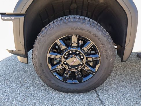 New 2026 GMC Sierra 3500 AT4 w/ AT4 Premium Plus Package AWD/4WD image 37