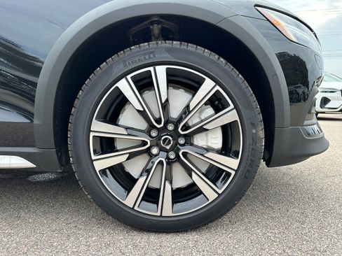 New 2025 Volvo V60 B5 Cross Country Ultra w/ Protection Package Premier image 7