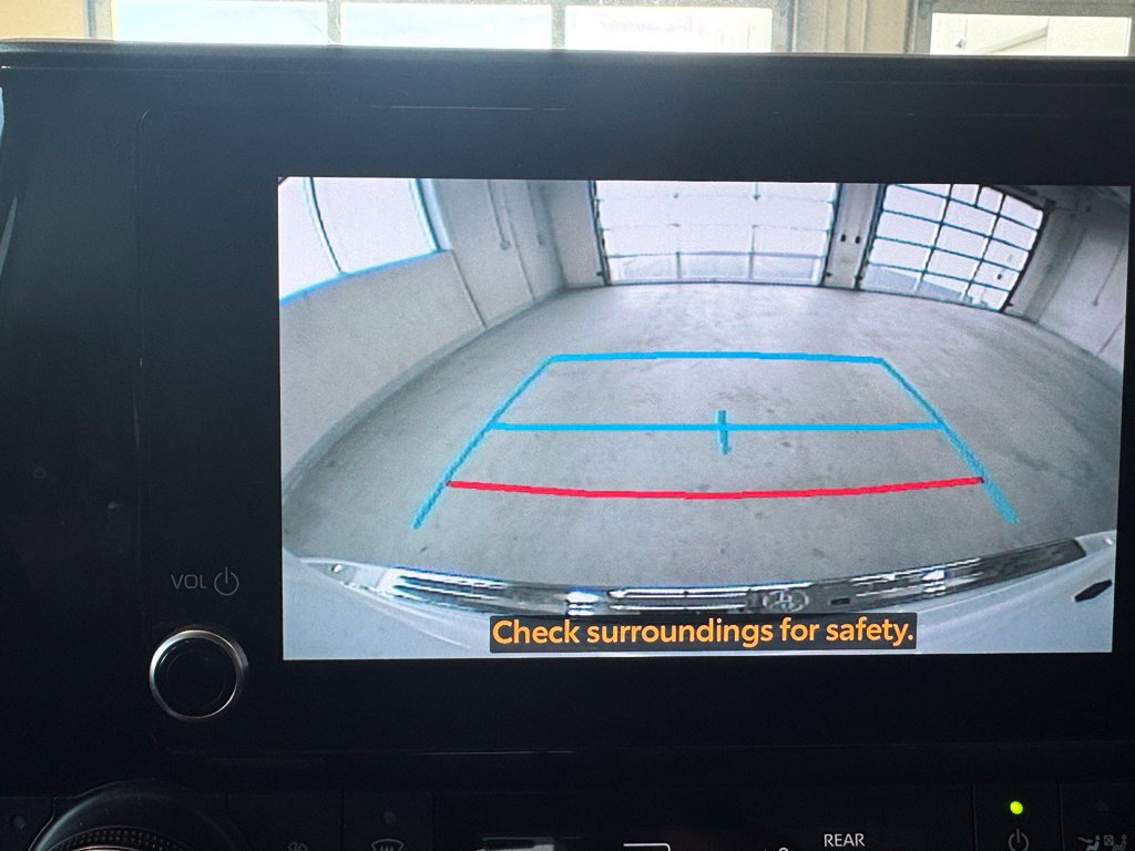 Used 2023 Toyota Highlander XLE FWD image 30