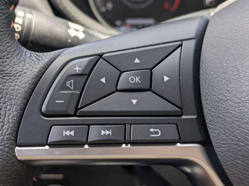 New 2025 Nissan Versa SR w/ Trunk Package image 19