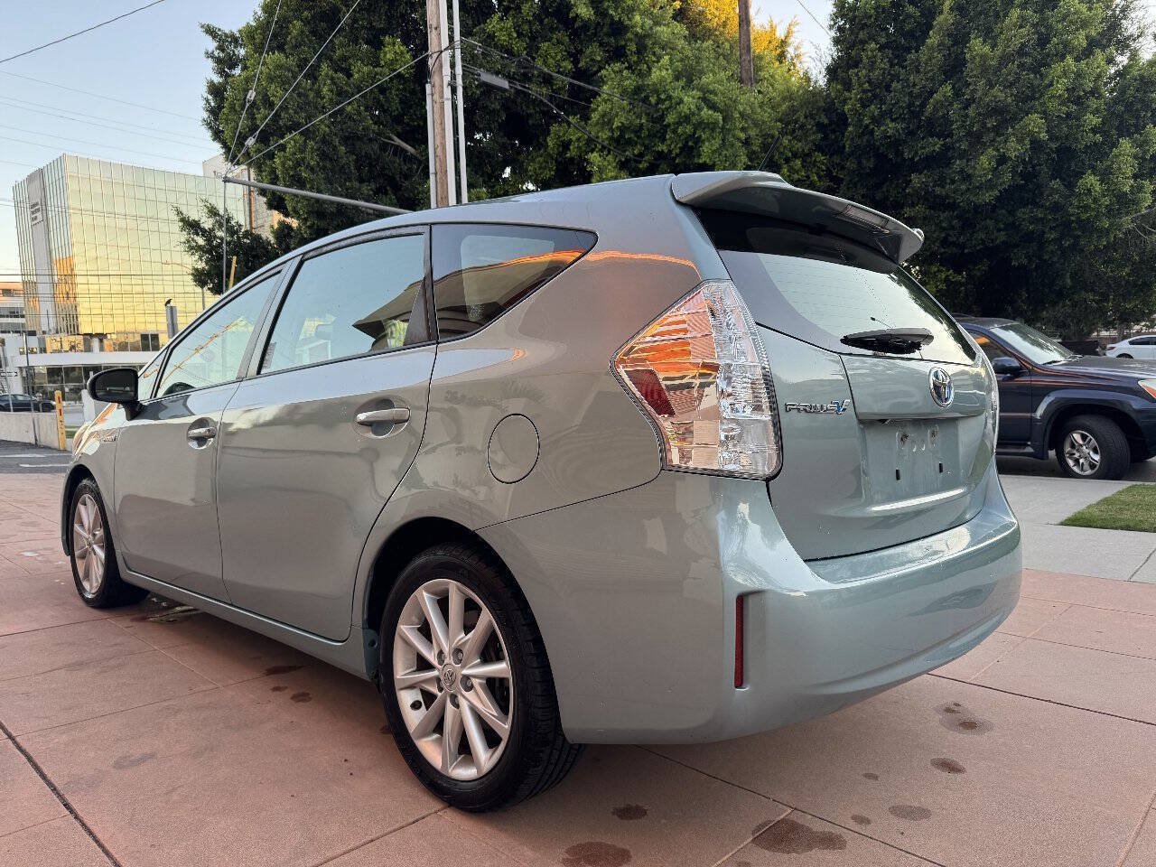 Used 2014 Toyota Prius V Five FWD image 5